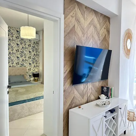 Deep Blue Sea View Apartment